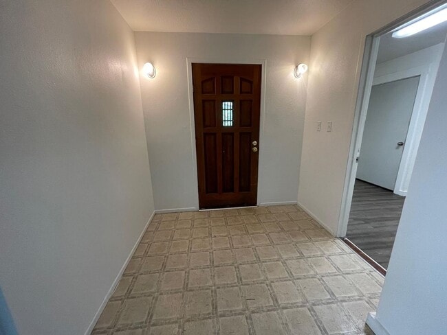 Building Photo - 2074
