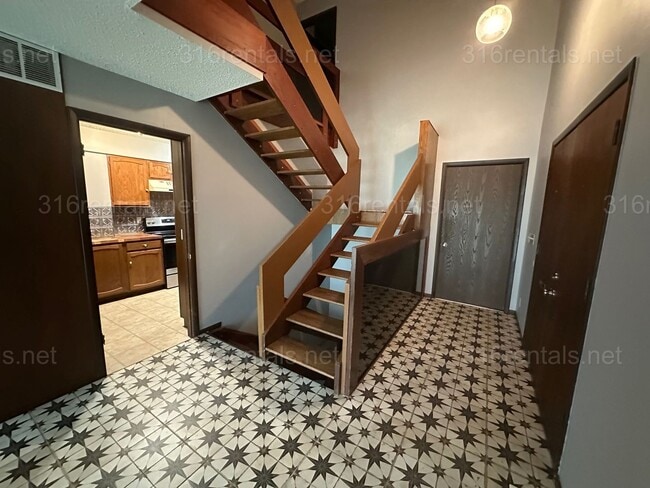 Building Photo - $1545 - 2 bed 1.5 bath - Duplex located in Riverside