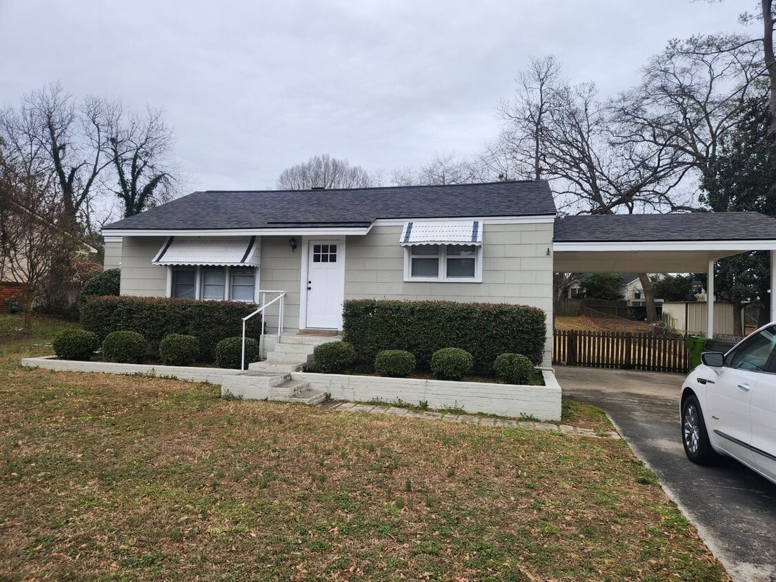 Building Photo - Charming 2 Bedroom 1 Bath