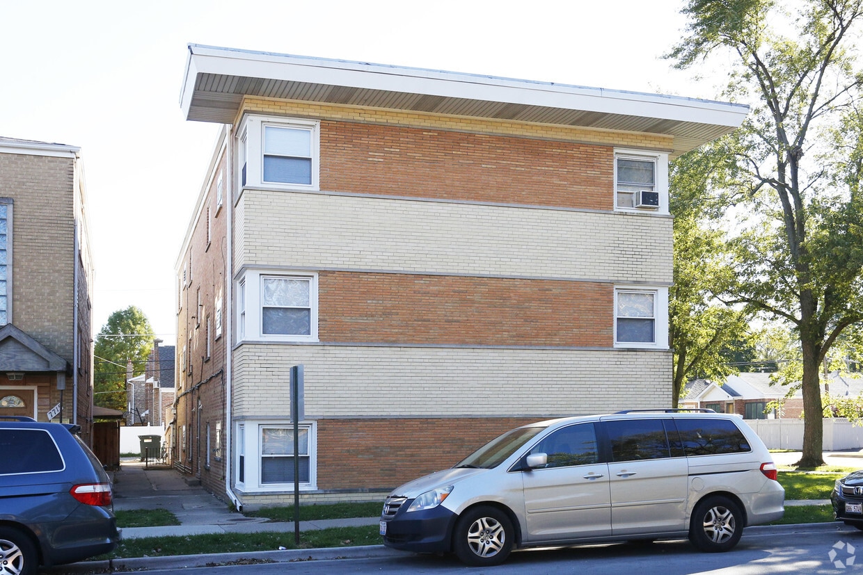 Building Photo - 7719 W Fullerton Ave