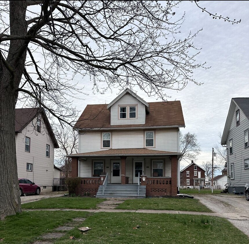 Primary Photo - 1881-1883 E 34th St