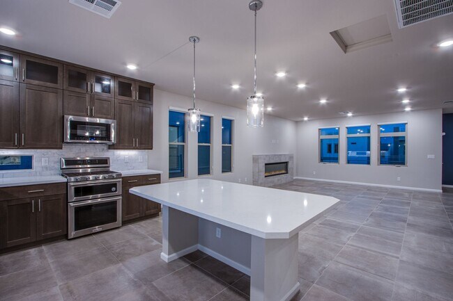 Foto del edificio - Beautiful 4 bedroom 3.5 bathroom home in S...