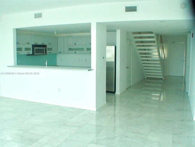 Building Photo - 6580 Indian Creek Dr
