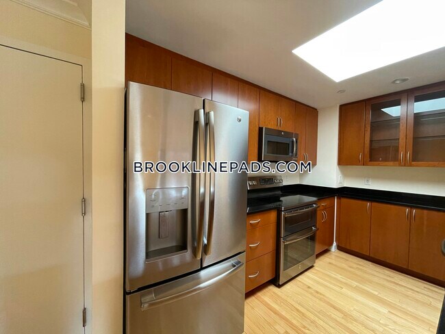 Foto del edificio - 1443 Beacon St