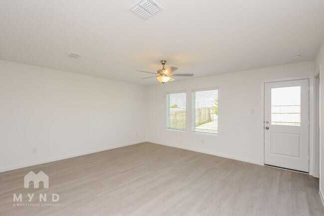 Foto del edificio - 2756 Mistwood Dr