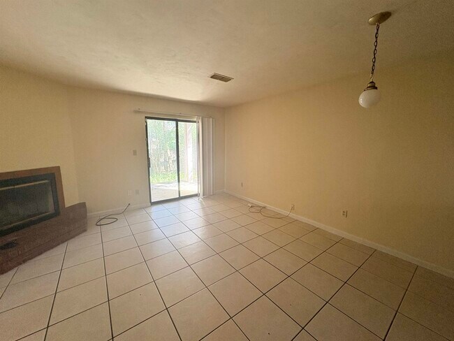 Foto del edificio - 1858 Sylvan Ct