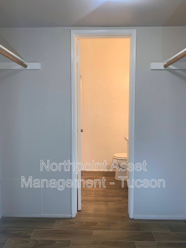 Building Photo - 1510 N Craycroft Rd