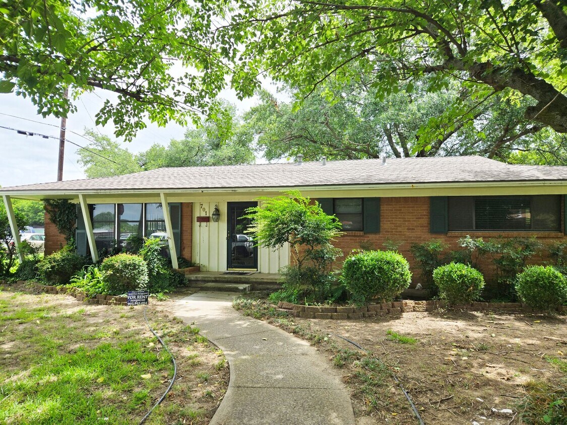 Foto principal - 3/2/2 with Classic Charm in Southeast Sherman