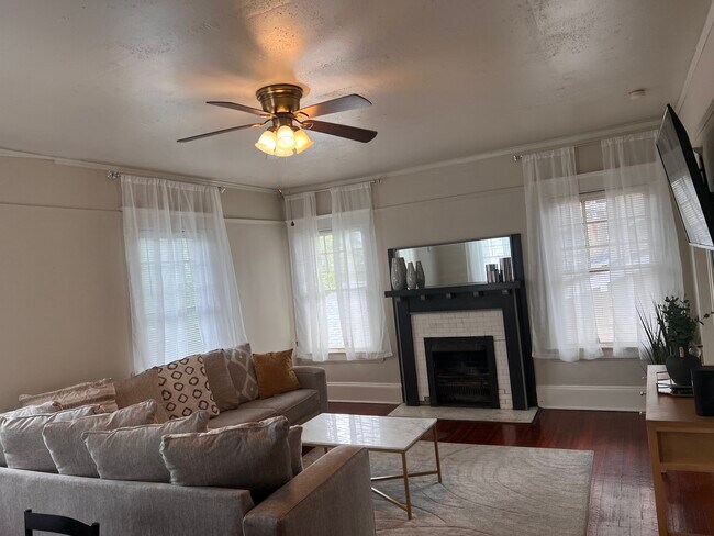 Photo - 2533 Post St Apartments