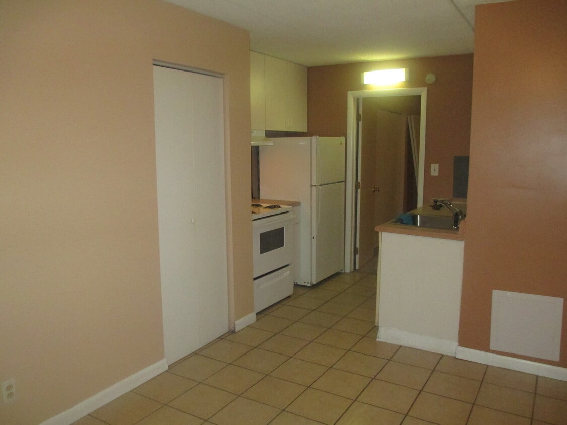 Primary Photo - 1717 Dixon Blvd