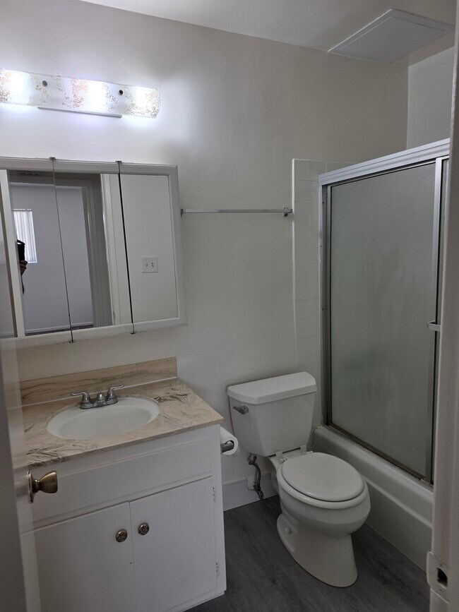 Baño n.° 13 - Via Del Amo Apartments