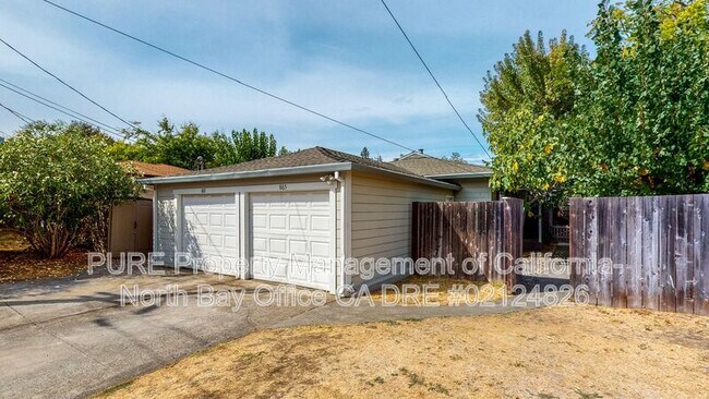 Building Photo - 865 Lorna Dr