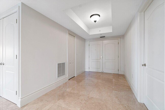 Building Photo - 200 E Palmetto Park Rd