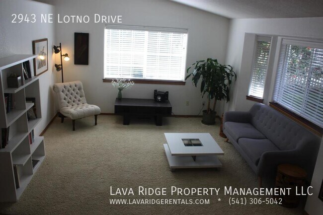 Building Photo - 2943 NE Lotno Dr