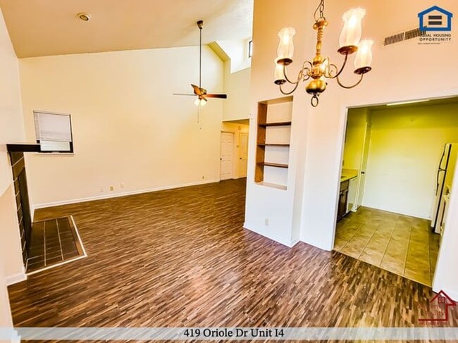 Building Photo - 419 Oriole Dr