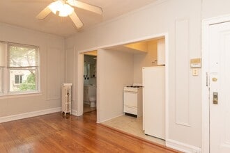 Building Photo - 2831 N Burling St
