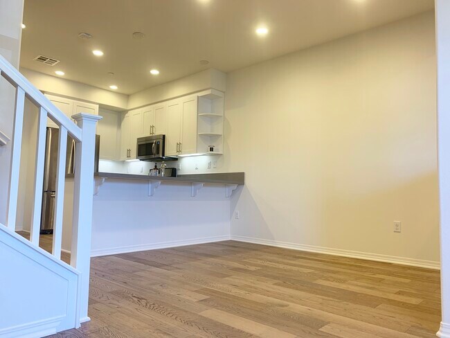 Dining area - 281 Mar Vista Ave