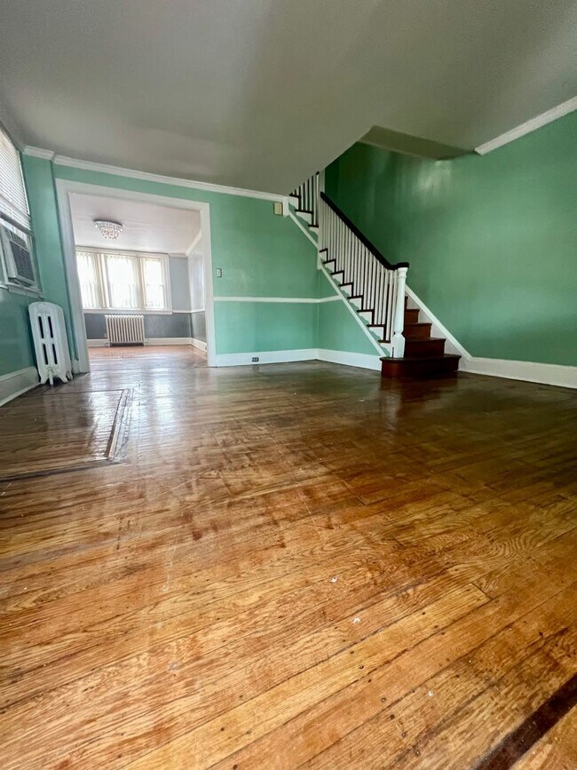 Foto del edificio - Gorgeous 4-Bedroom Twin Home in Upper Darby! Available NOW!