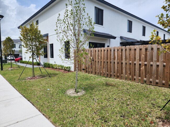 Foto del edificio - 10892 SW 232nd Ter