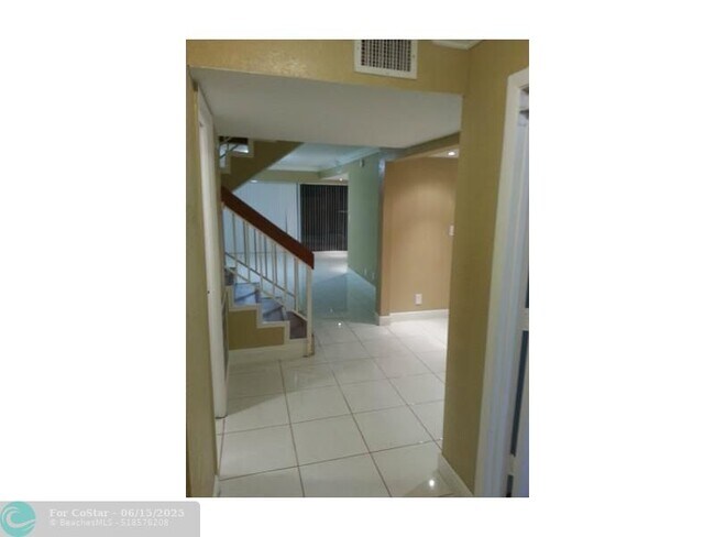 Foto del edificio - 8002 NW 27th Pl