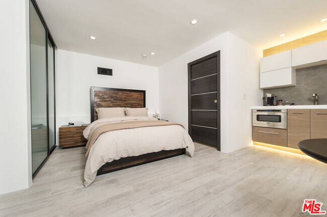 Foto del edificio - 8555 W Sunset Blvd