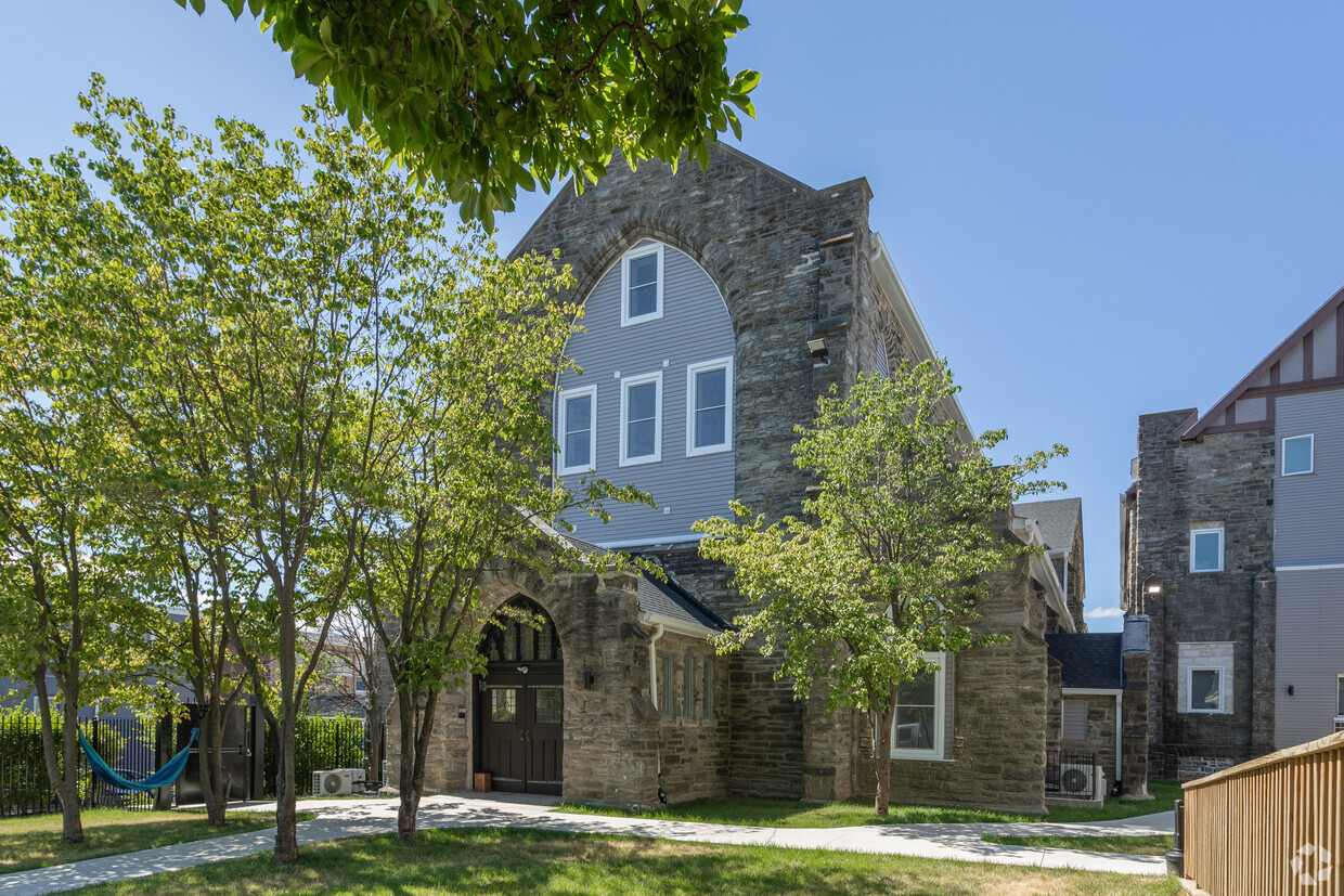 Primary Photo - Hillside Lofts