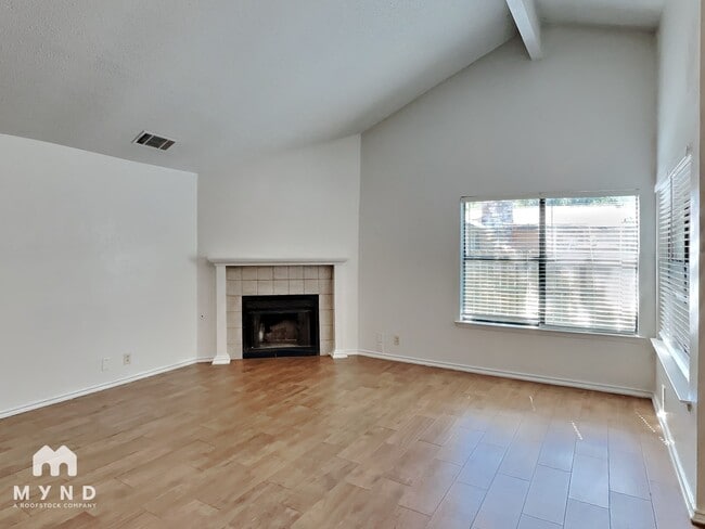 Building Photo - 1107 Peach Tree Cove