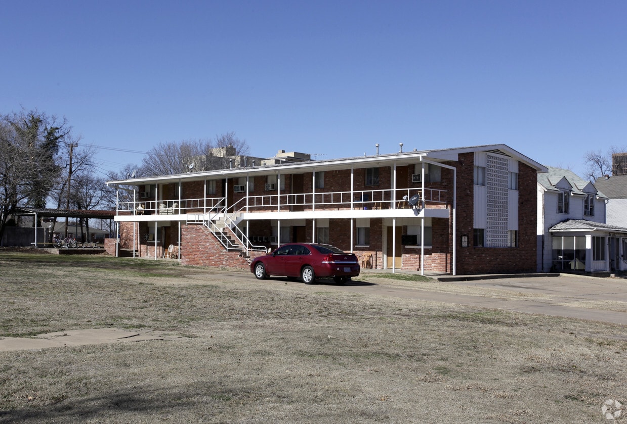 915 SE Dewey, Bartlesville, OK 74003 Apartments in Bartlesville, OK