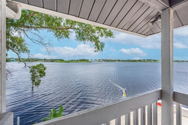 Foto del edificio - 9901 Bay Dr