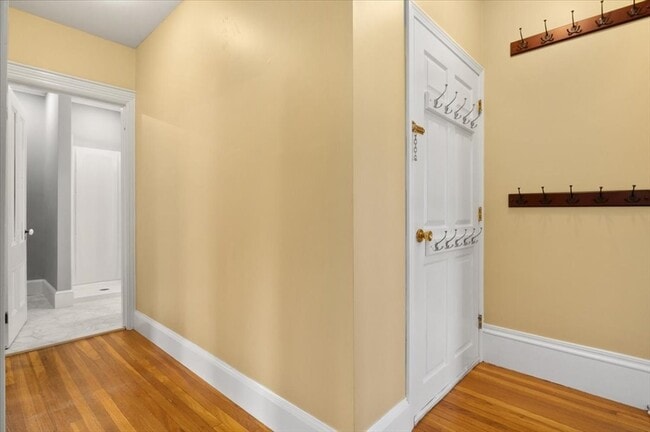 Building Photo - 33 Dunbar St