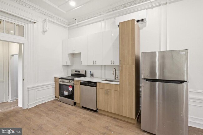 Foto del edificio - 6012 Ridge Ave
