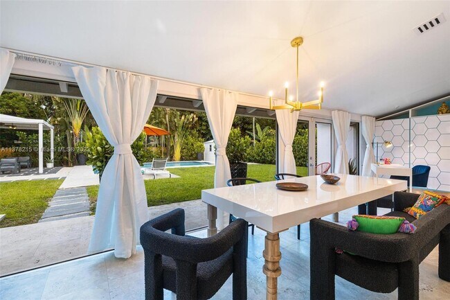 Building Photo - 11403 NE 8th Ave