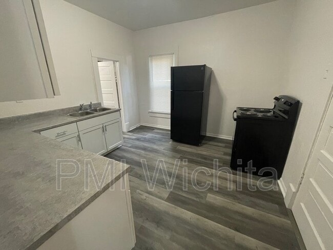 Building Photo - 2 Bedroom, 1 Bathrooms, newly renovated home, centrally located in Wichita Ks, will accept sectio...