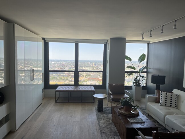 Foto del edificio - 1030 N State St