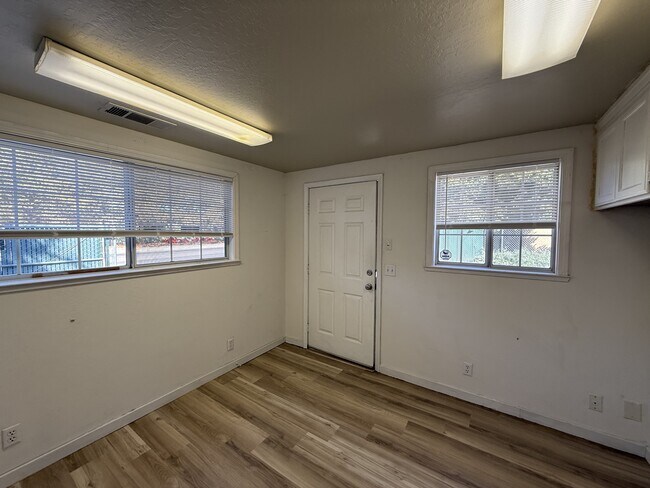 Foto del edificio - 1331 W 8th Ave