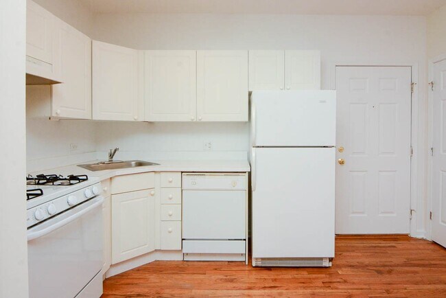 Building Photo - 909 W Dakin St