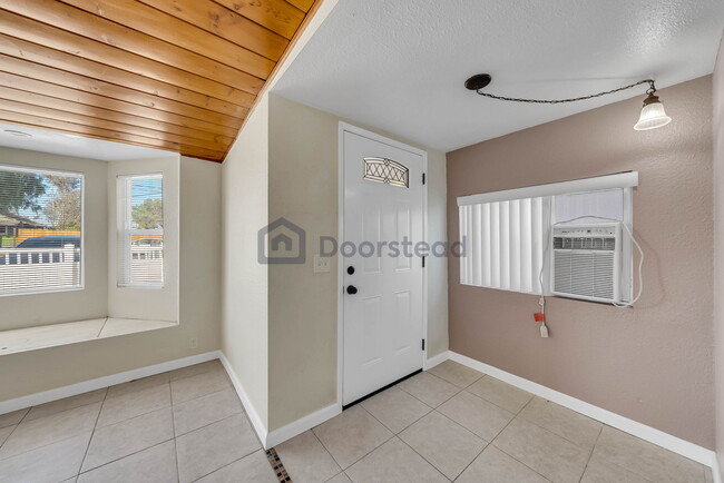 Foto del edificio - 8755 Cottonwood Ave