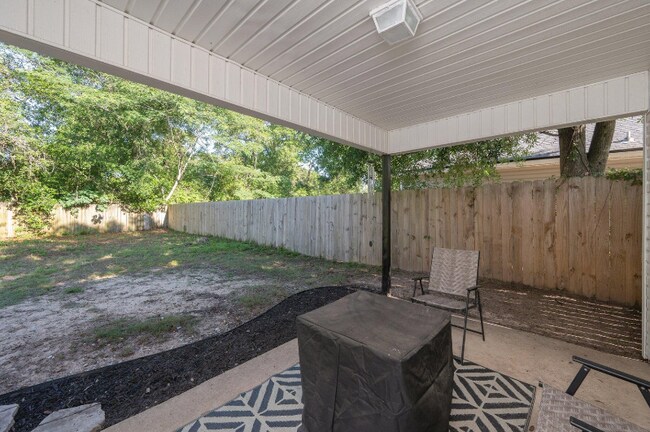 Building Photo - 5134 Lake Dr