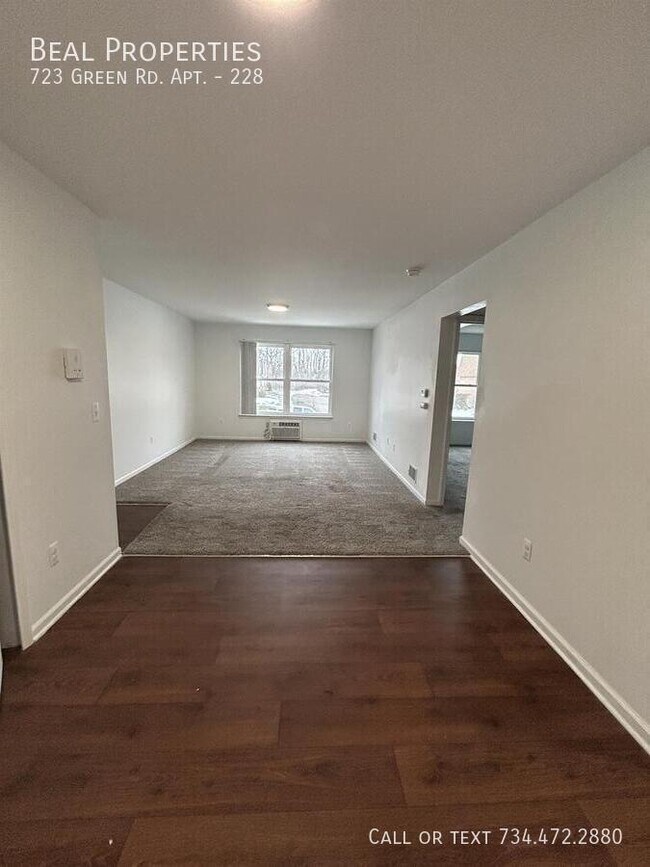 Foto del edificio - 723 Green Rd