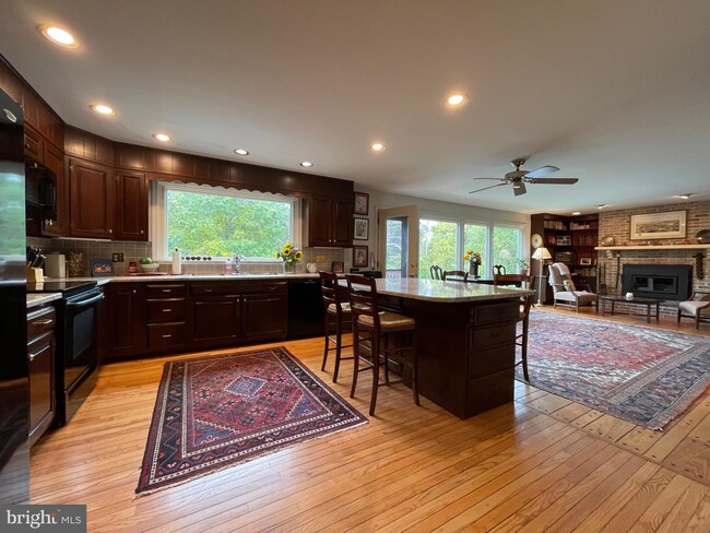 Foto del edificio - 13 Stoneybrook Ln