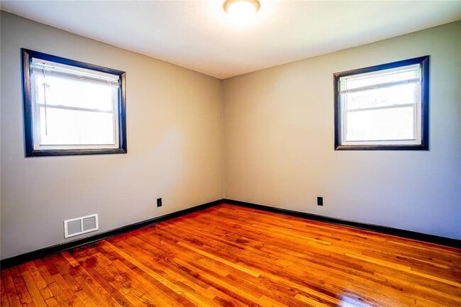 Foto del edificio - 2877 Whispering Hills Dr