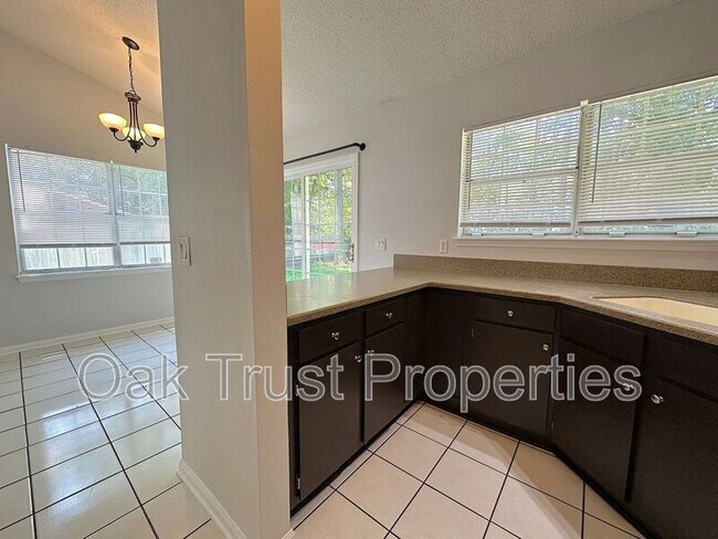 Building Photo - 104 St Benets Pl