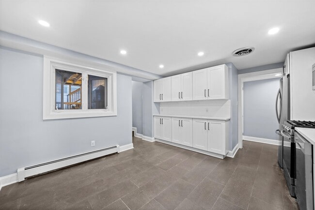 Building Photo - 211 New York Ave