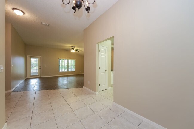 Building Photo - 3957 Montesino Dr