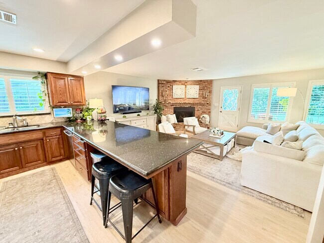 Foto del edificio - 8000 Westlorne Ct