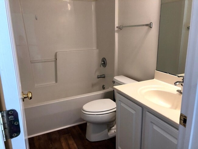 Building Photo - 3 bed 2.5 bath Spacious Home in Azalea Lakes