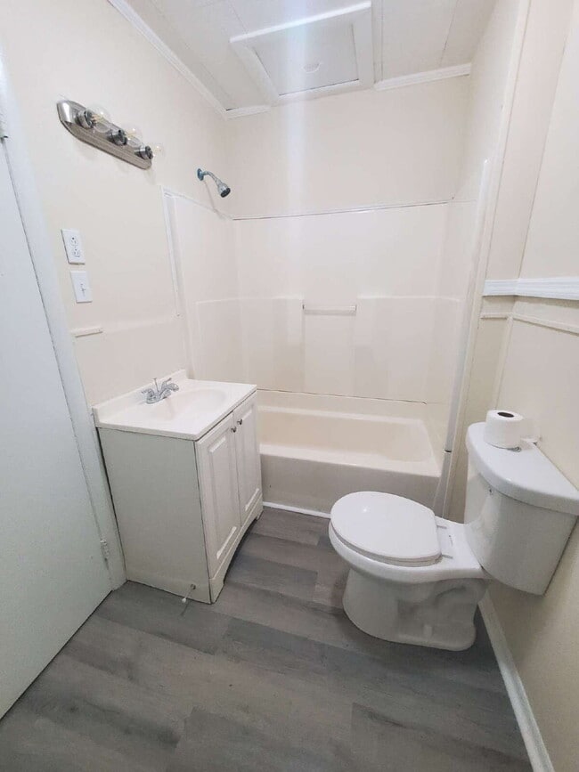 Building Photo - 320 Macon St