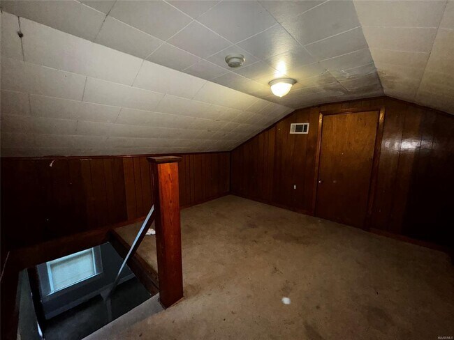 Foto del edificio - 2233 E 4th St