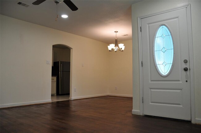 Building Photo - 5809 Beechnut St