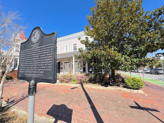 Foto del edificio - 226 E Gwinnett St